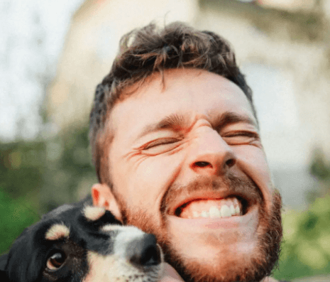 Cliente satisfecho con su retrato